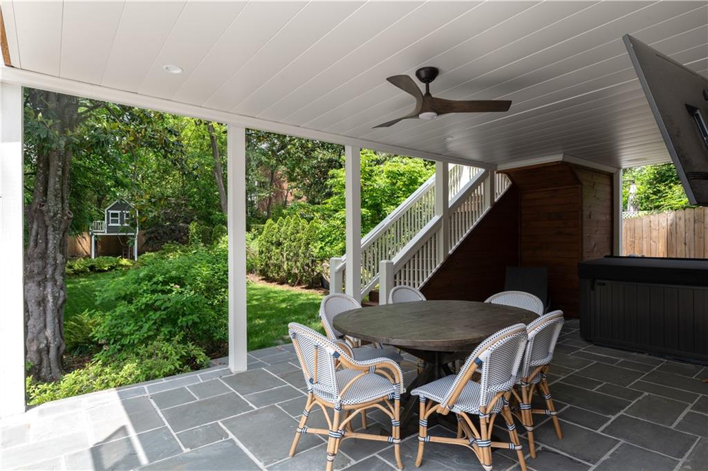 2922 Lookout Place NE