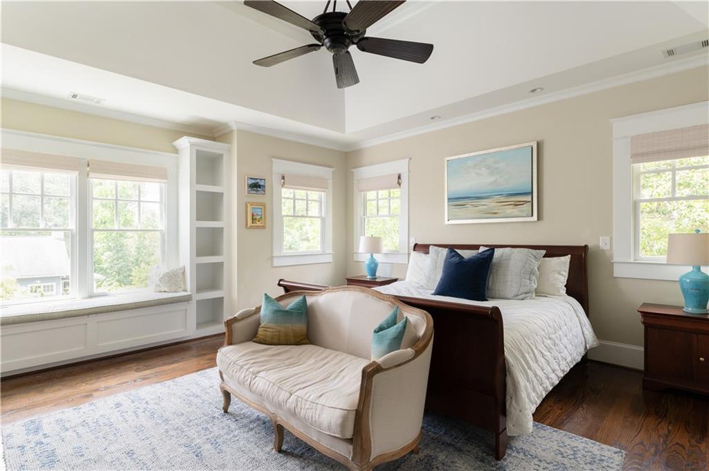 2922 Lookout Place NE