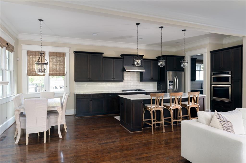 2922 Lookout Place NE