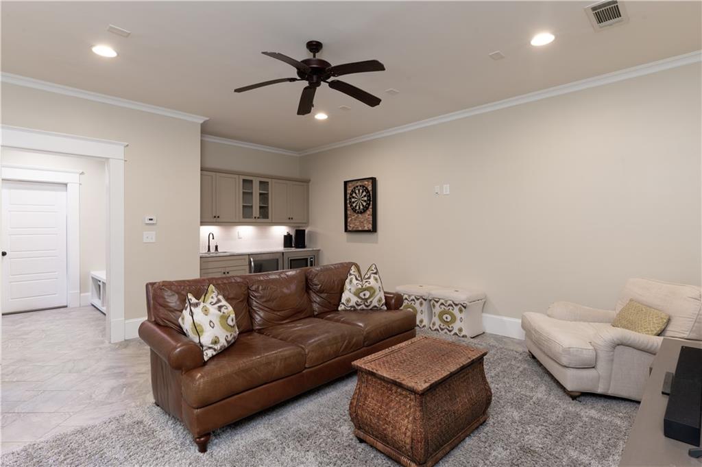 2922 Lookout Place NE