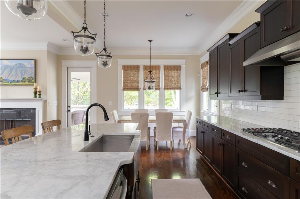 2922 Lookout Place NE