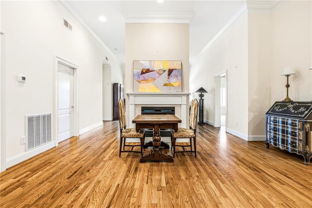 417 Clairemont Avenue Unit 319