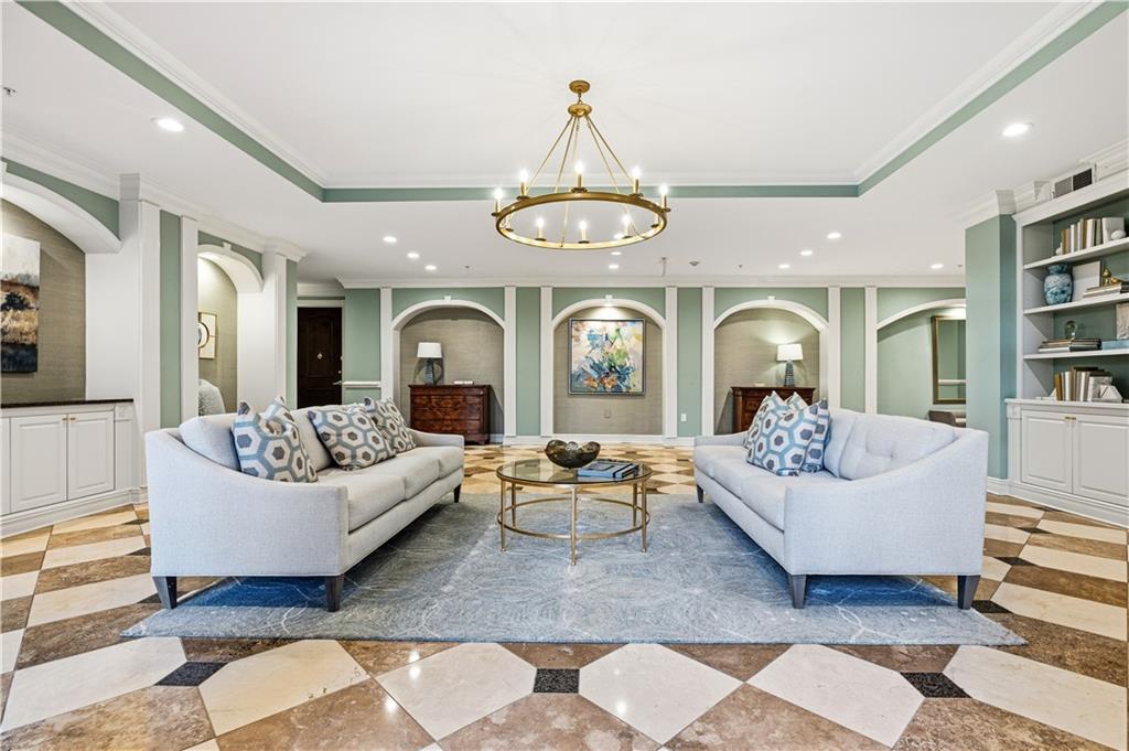 417 Clairemont Avenue Unit 319