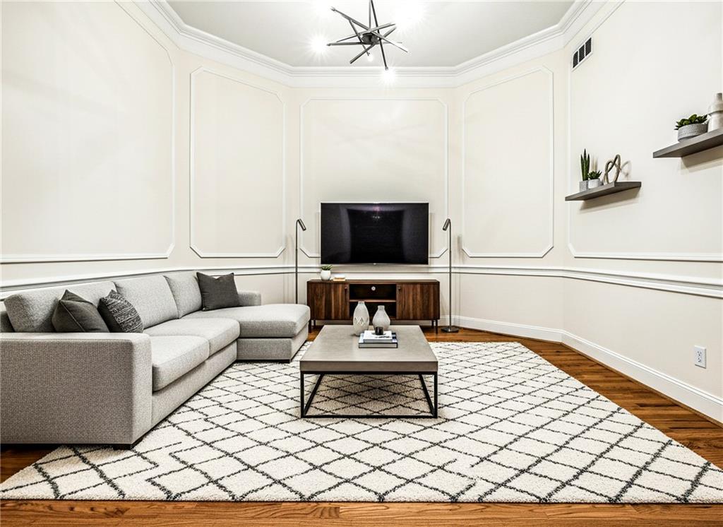 417 Clairemont Avenue Unit 319