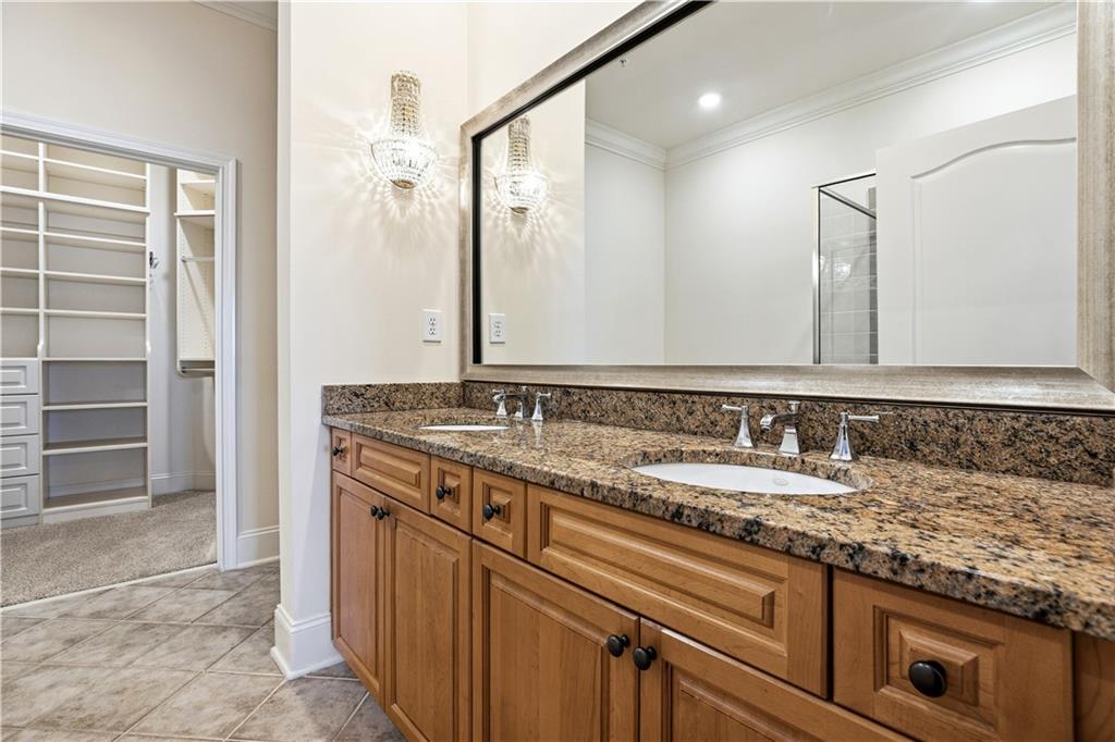 417 Clairemont Avenue Unit 319