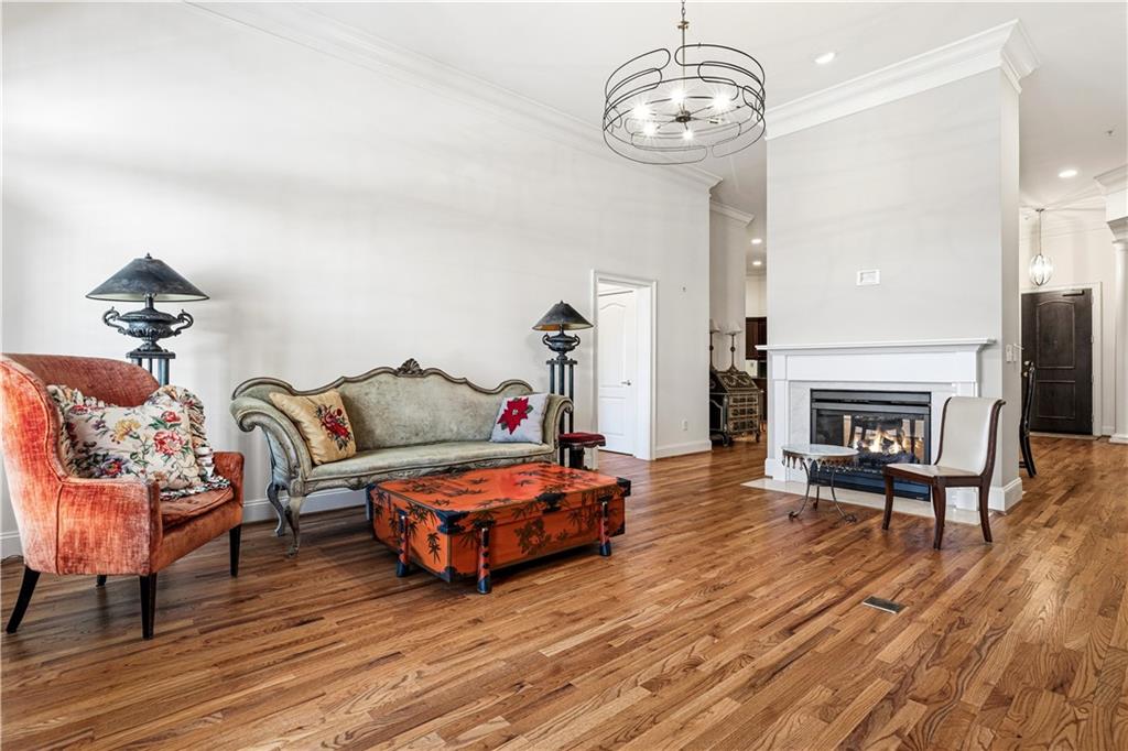 417 Clairemont Avenue Unit 319