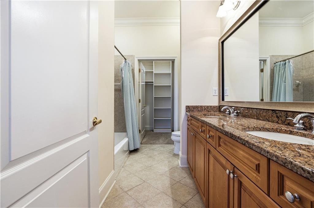 417 Clairemont Avenue Unit 319