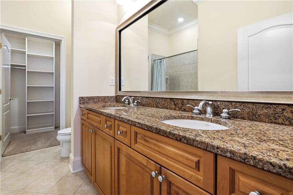 417 Clairemont Avenue Unit 319
