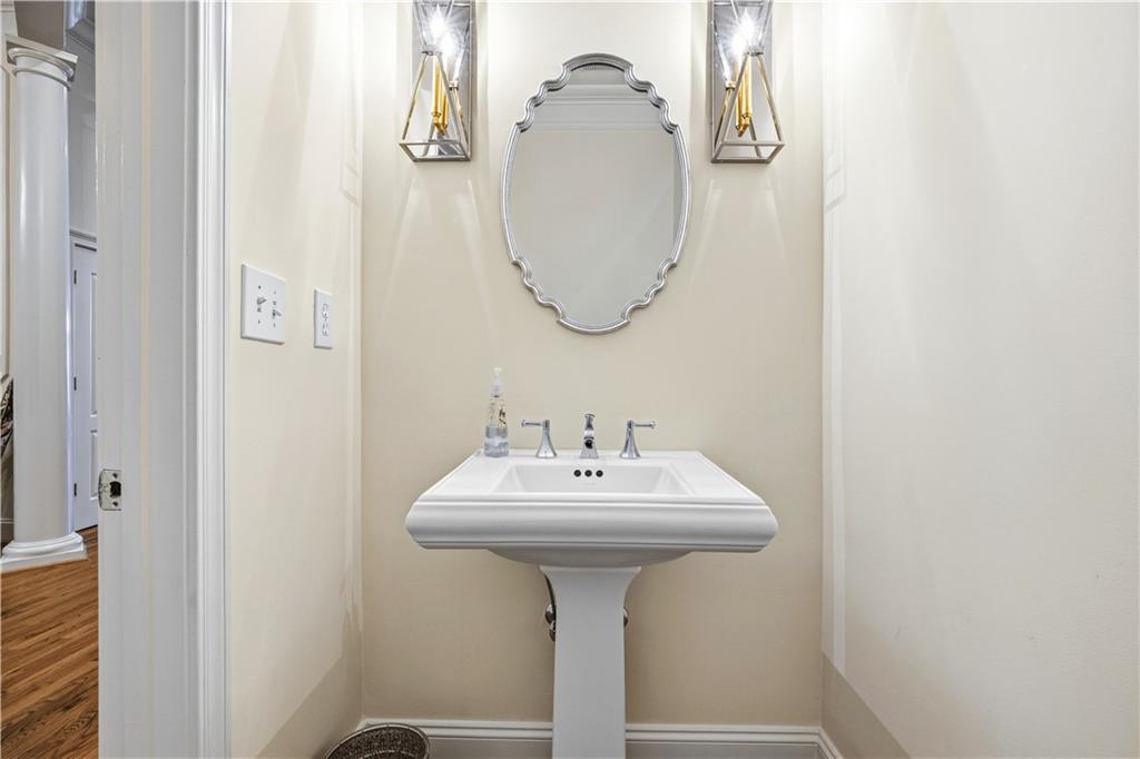 417 Clairemont Avenue Unit 319