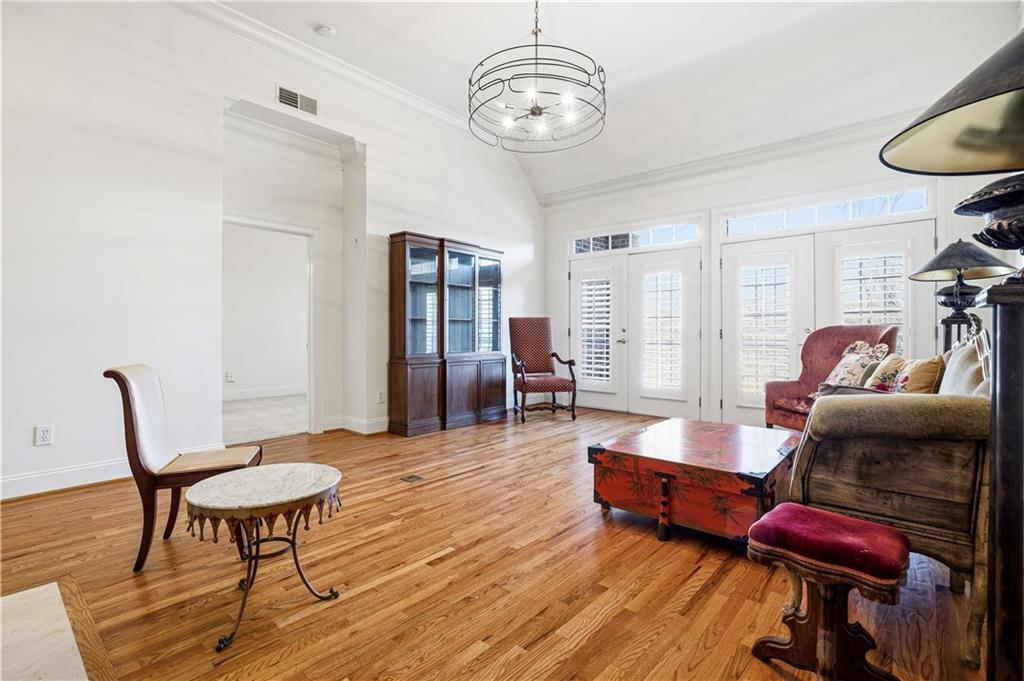 417 Clairemont Avenue Unit 319