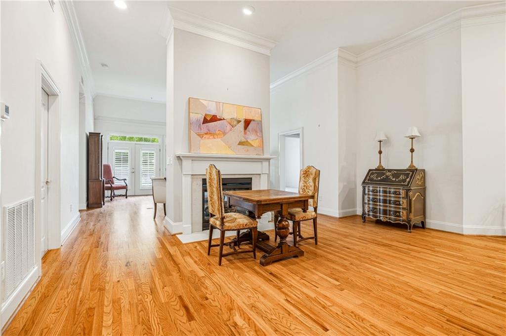 417 Clairemont Avenue Unit 319