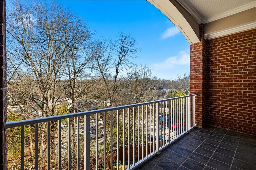 417 Clairemont Avenue Unit 319