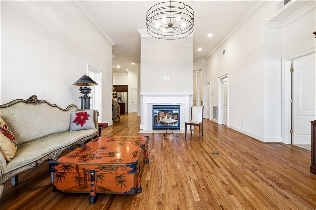 417 Clairemont Avenue Unit 319