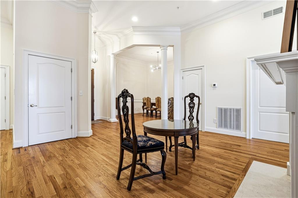 417 Clairemont Avenue Unit 319