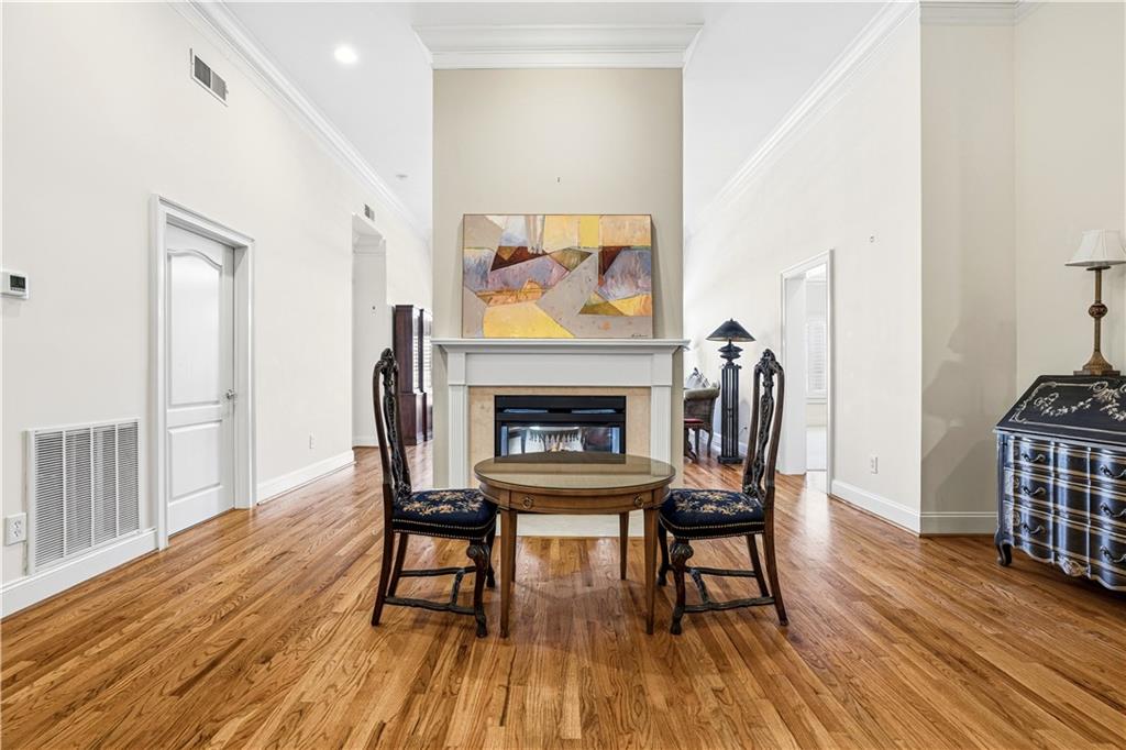 417 Clairemont Avenue Unit 319