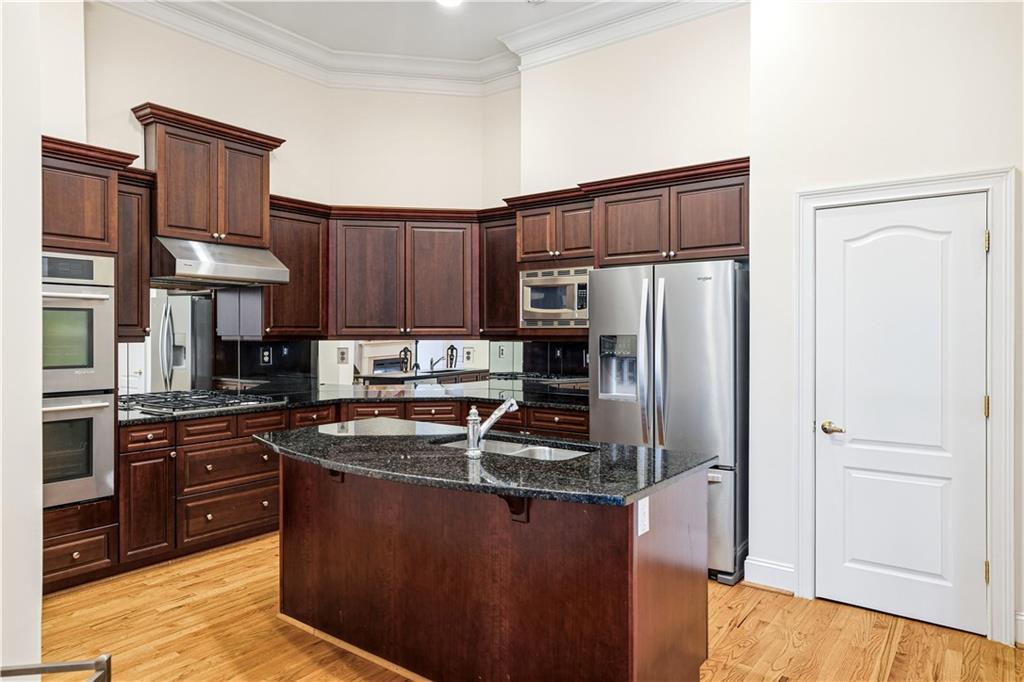 417 Clairemont Avenue Unit 319