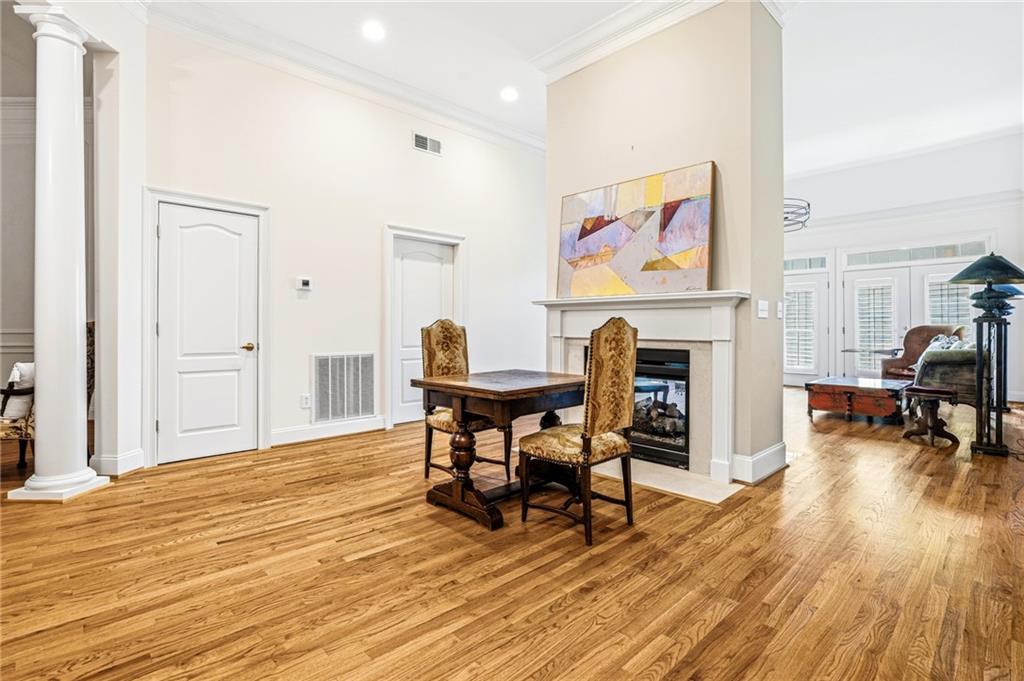 417 Clairemont Avenue Unit 319