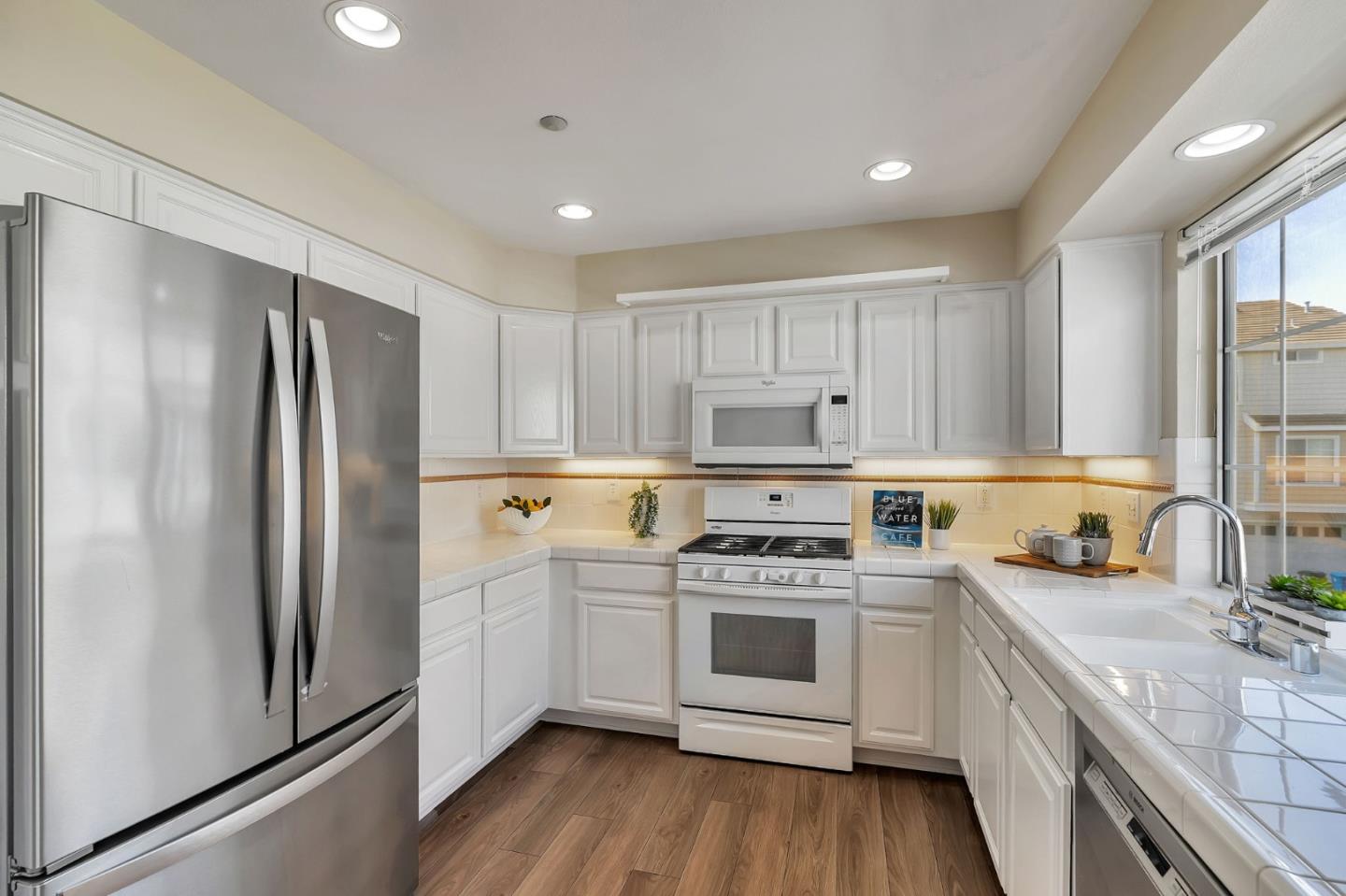4 Passage LN