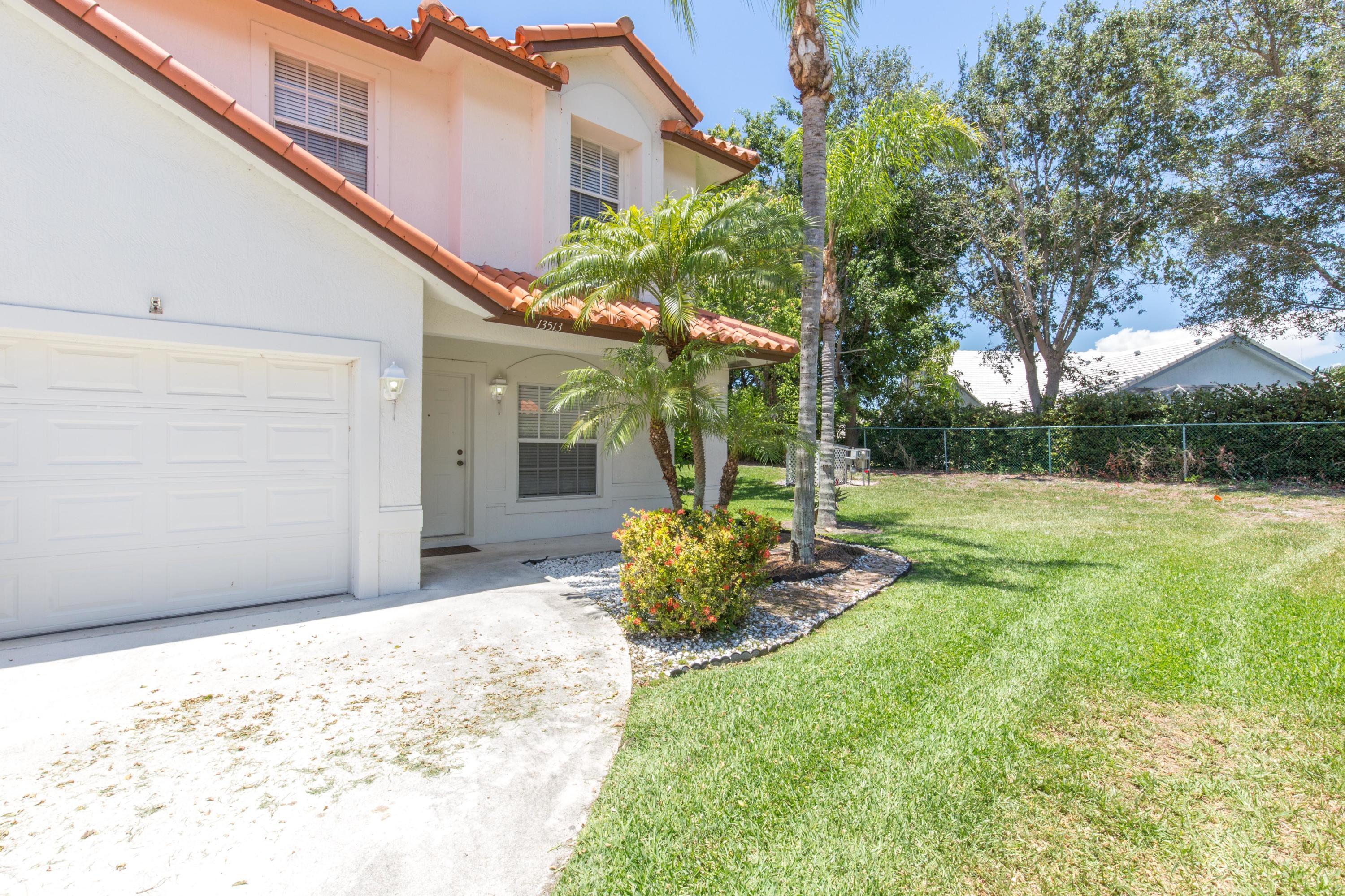 13513 Fountain View Boulevard