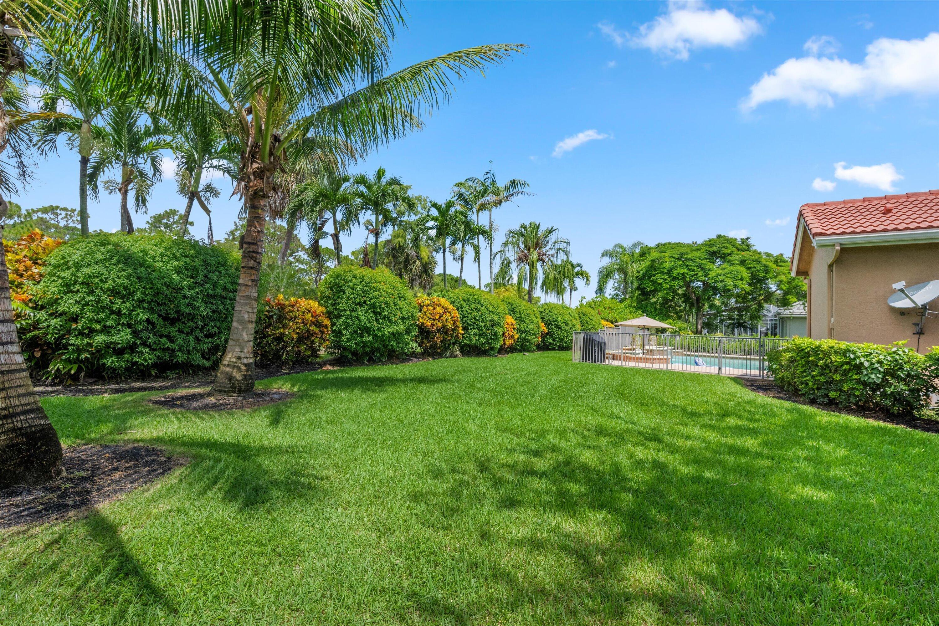 893 FOREST GLEN Lane