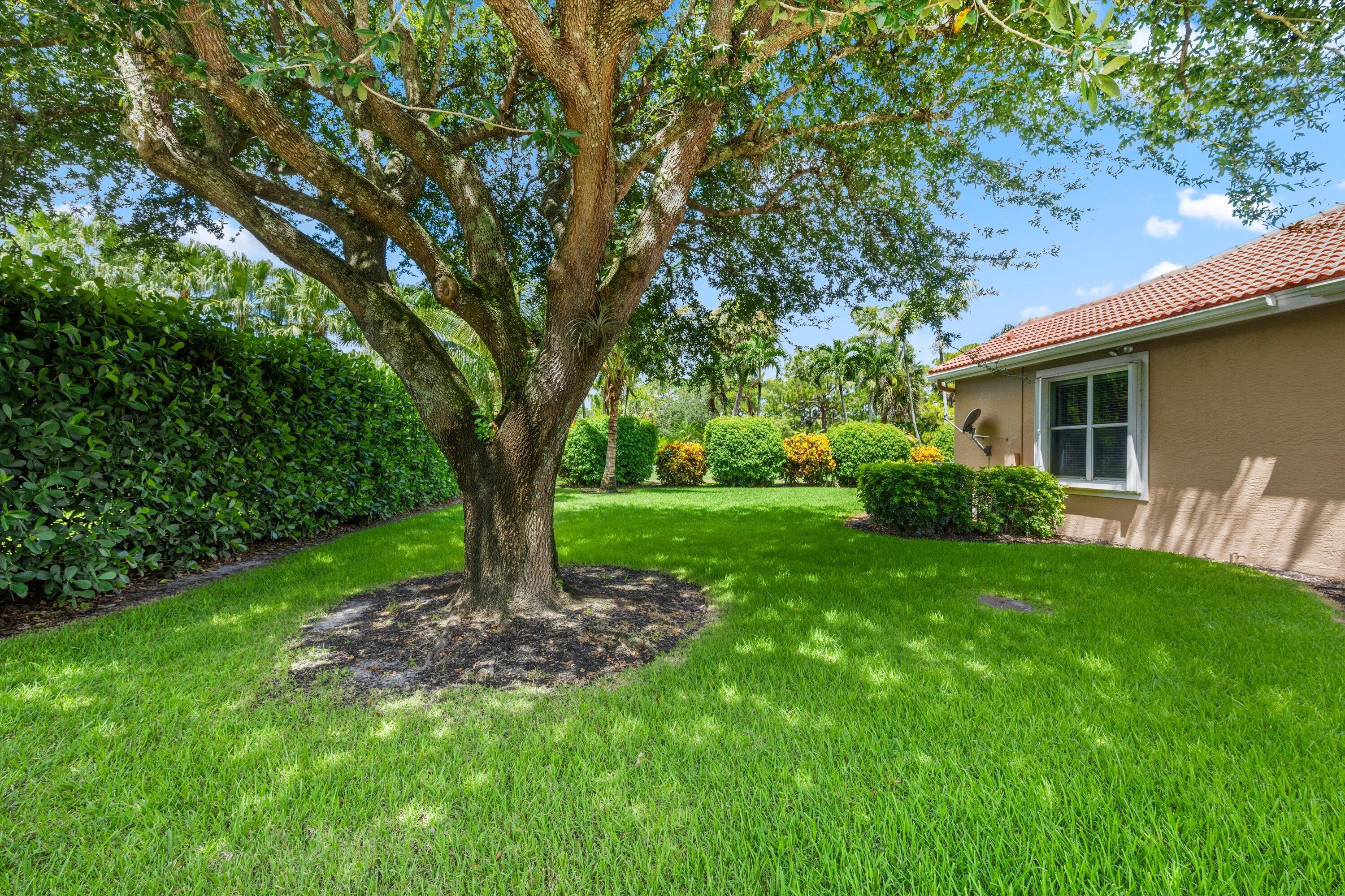 893 FOREST GLEN Lane