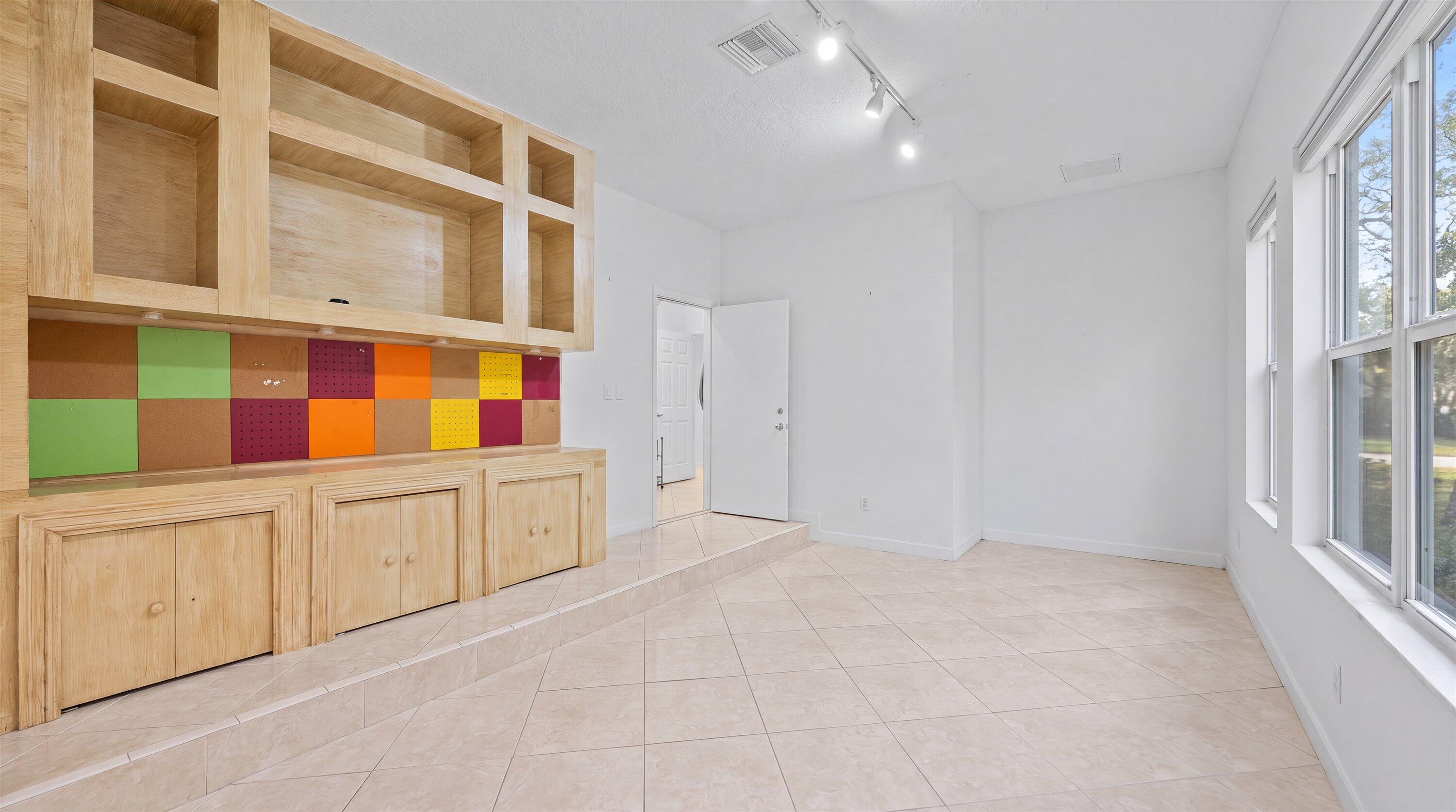 893 FOREST GLEN Lane