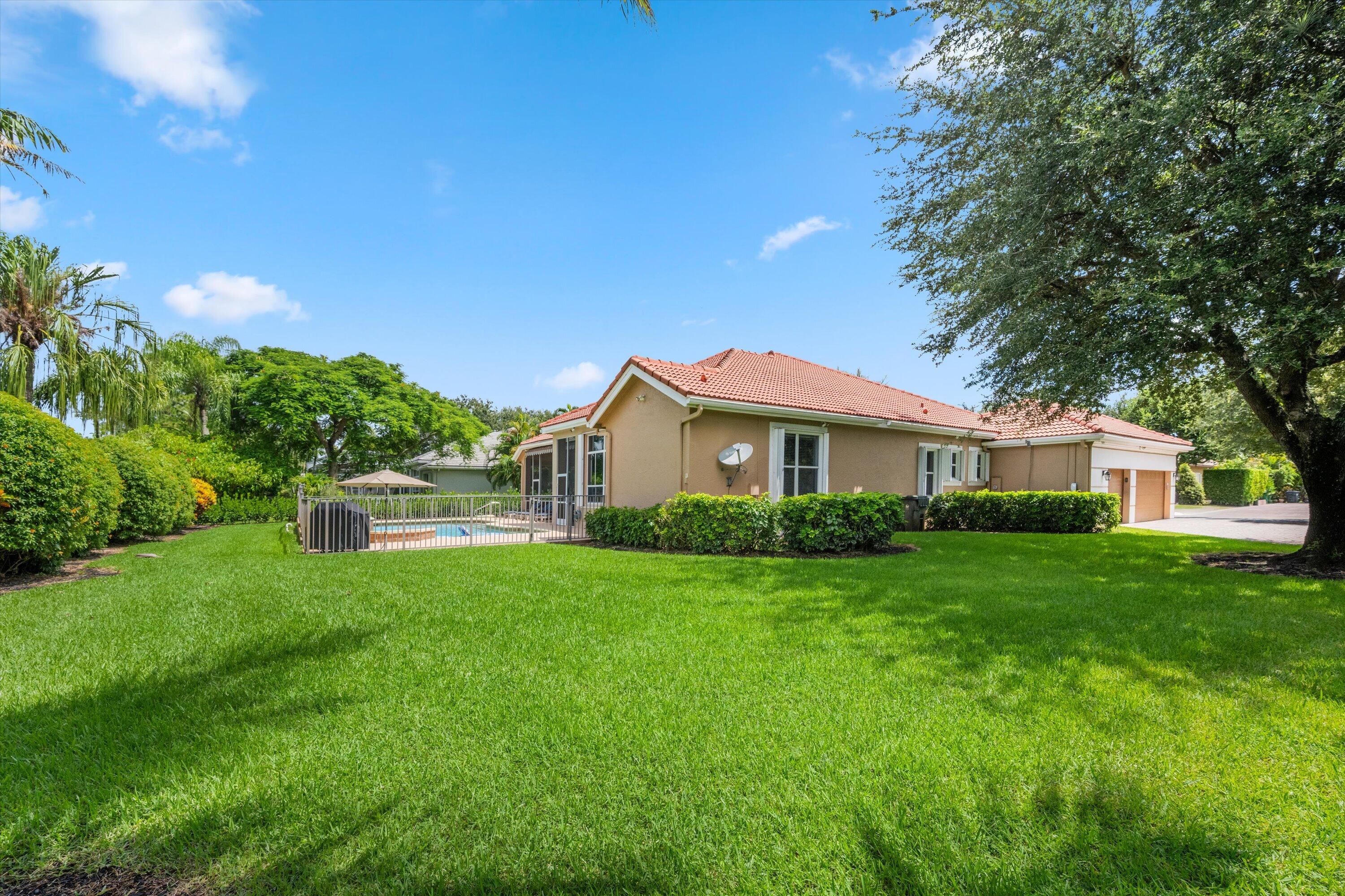 893 FOREST GLEN Lane
