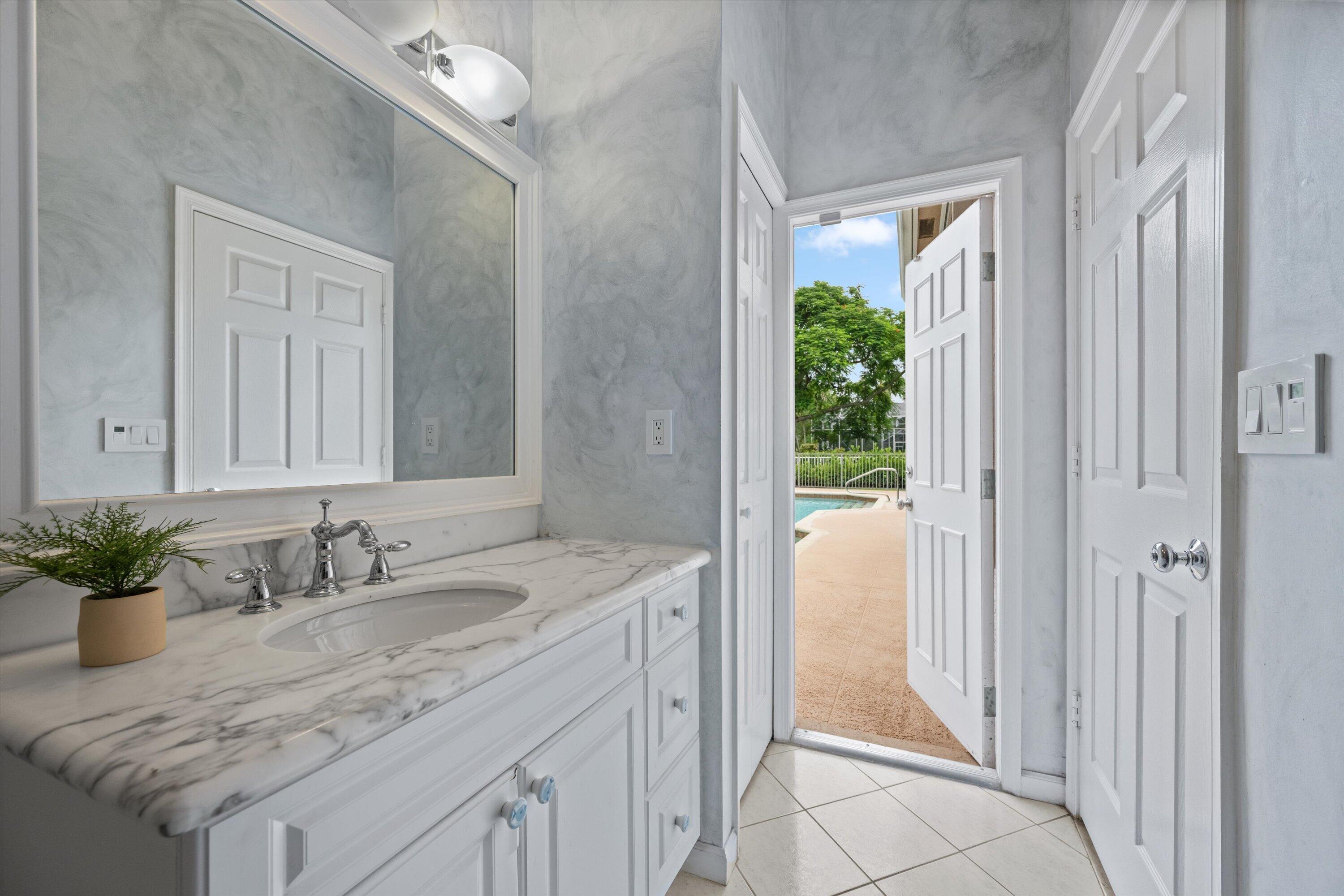893 FOREST GLEN Lane