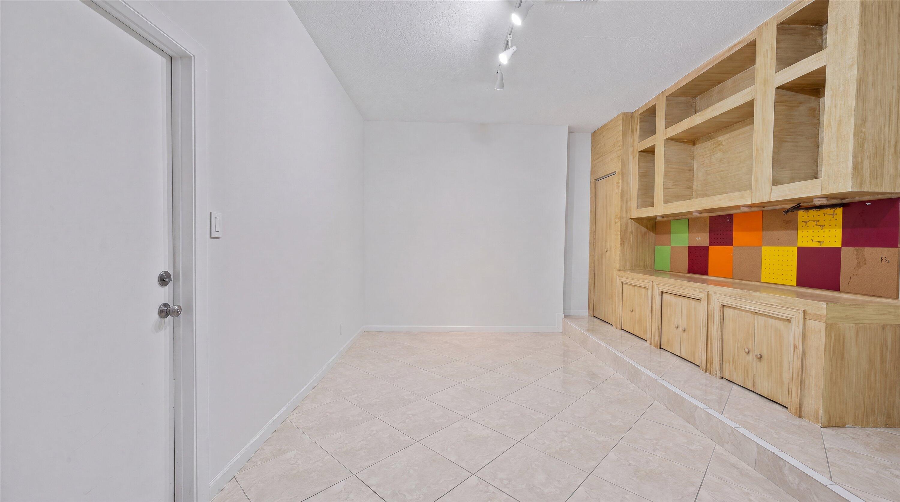 893 FOREST GLEN Lane