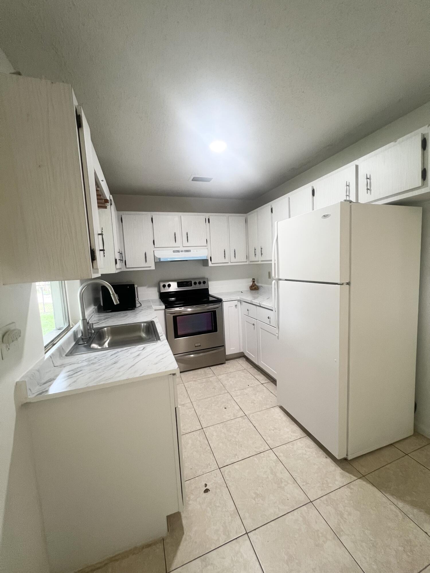 1348 Riverside Circle