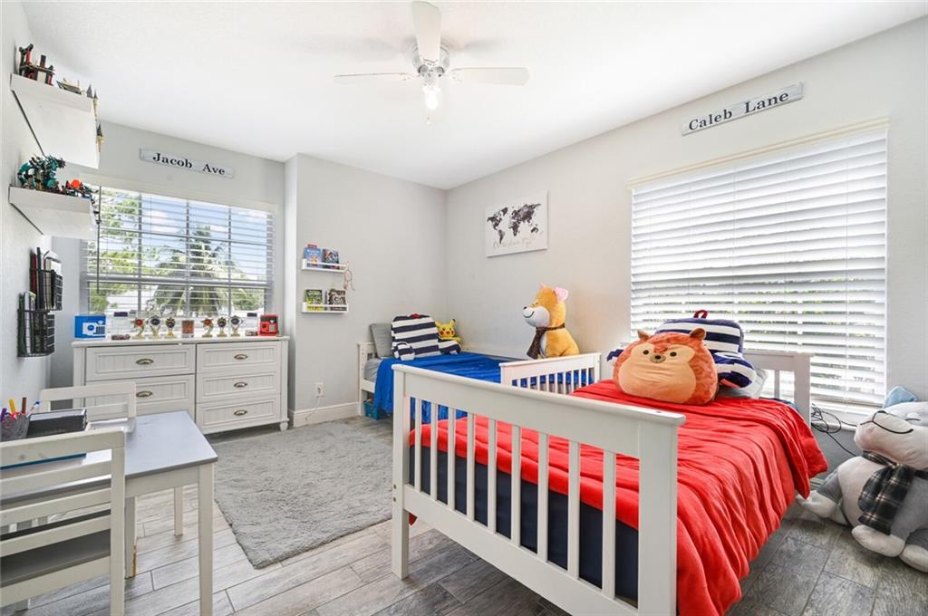 15400 61 Place N