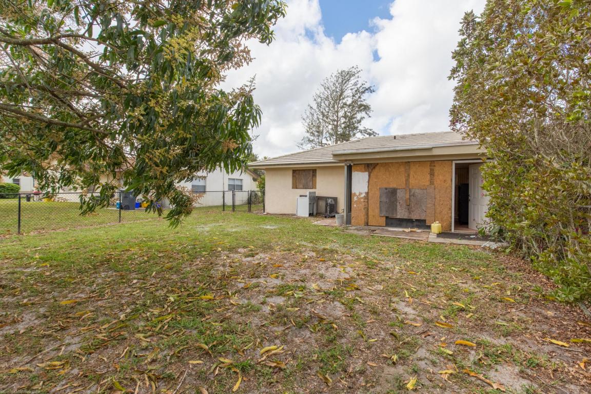 1348 Riverside Circle