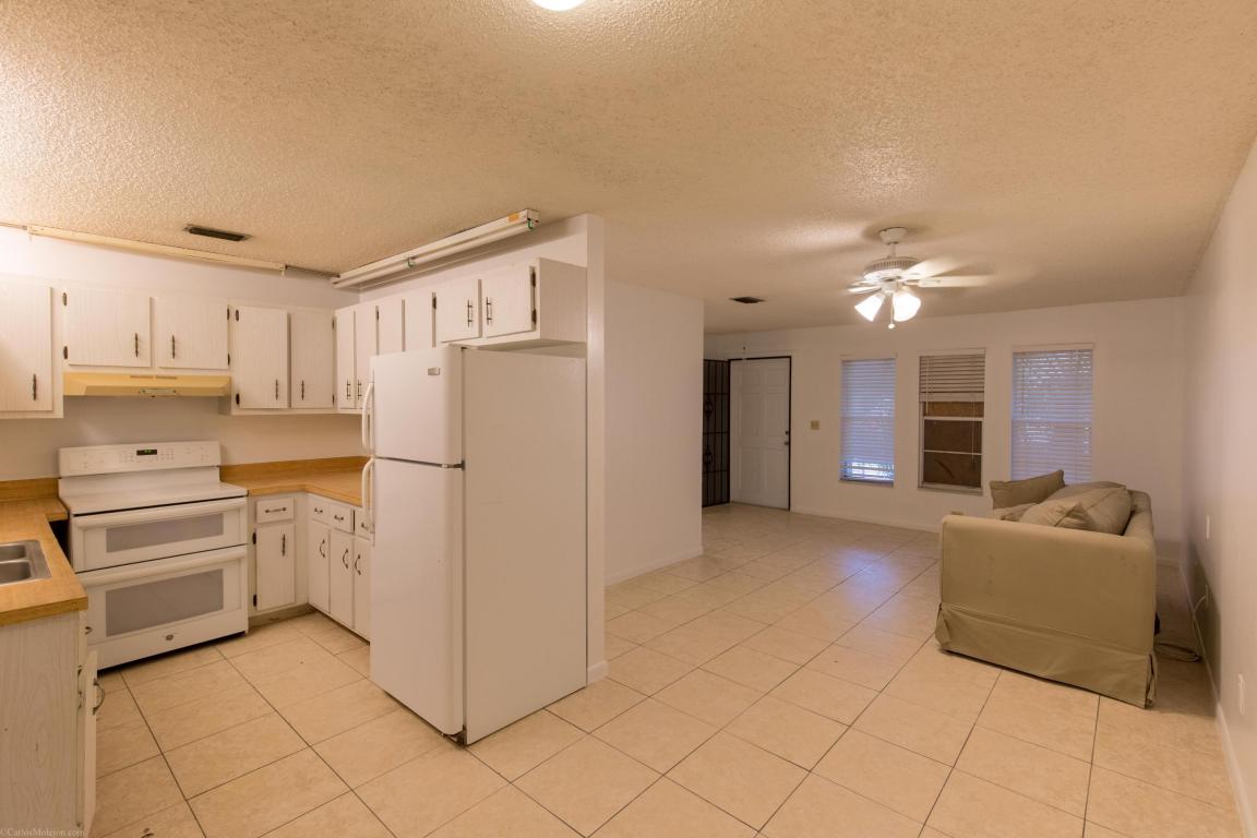 1348 Riverside Circle