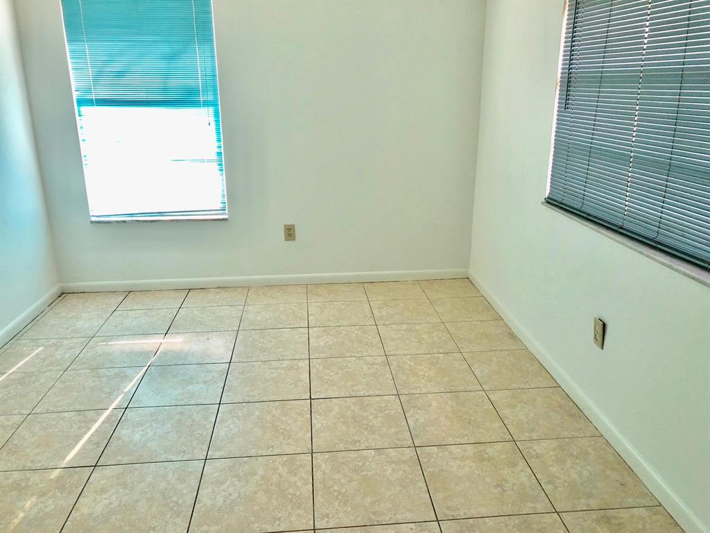 1346 Riverside Circle