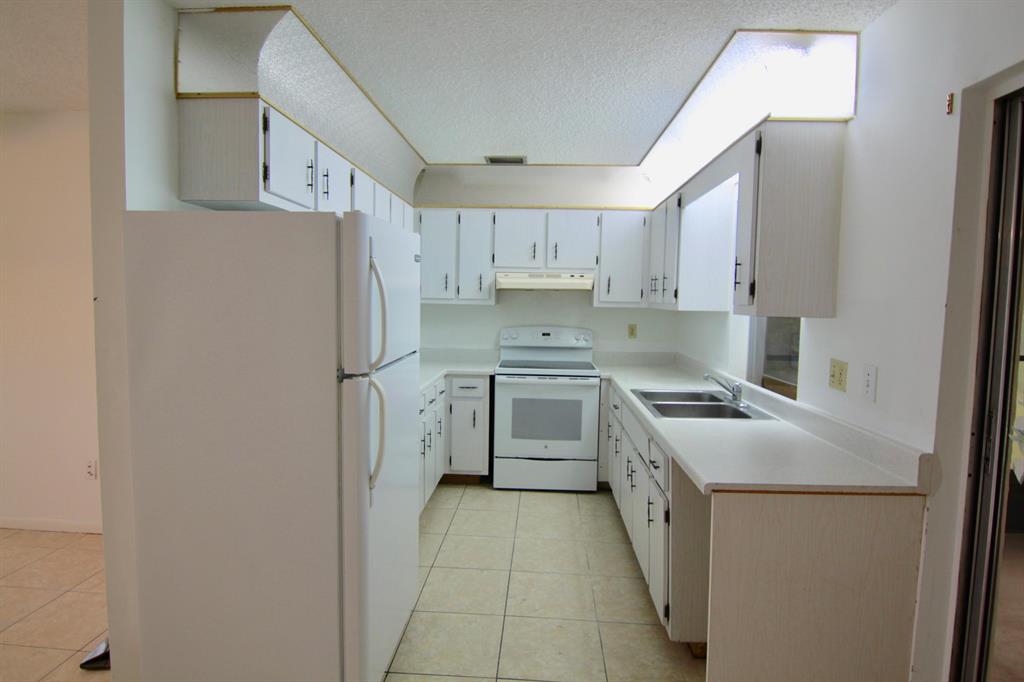 1346 Riverside Circle