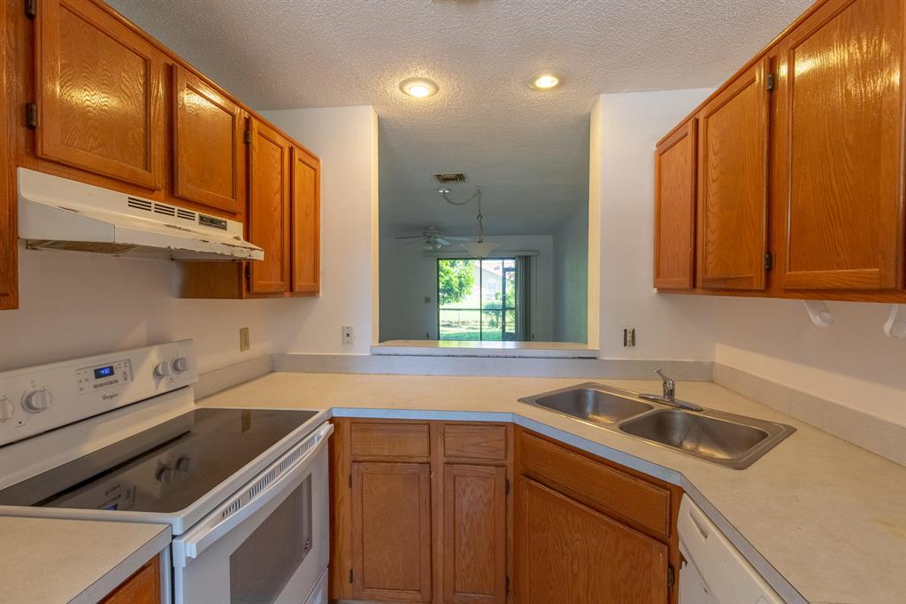 13785 Bottlebrush Court C