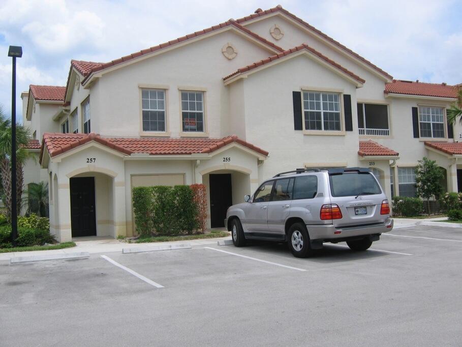 255 SE Kitching Circle