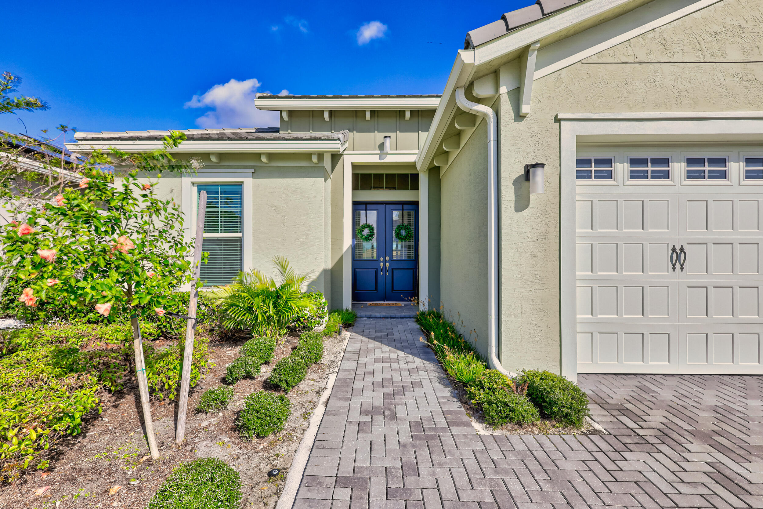 15121 Goldfinch Circle