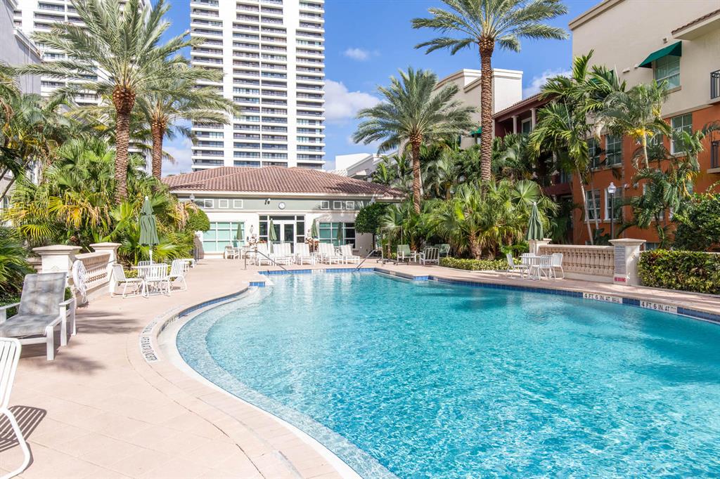 600 S Dixie Highway Unit: 520