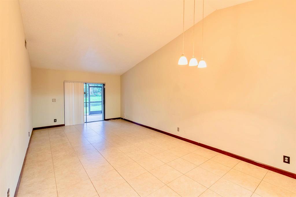 1558 Easthampton Circle