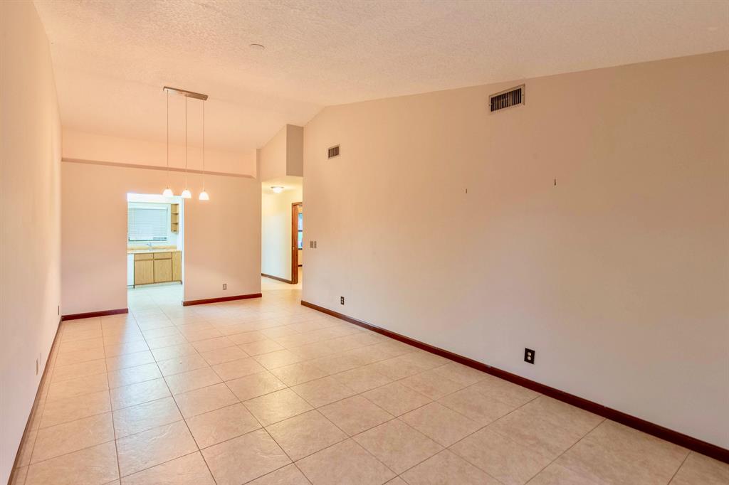 1558 Easthampton Circle