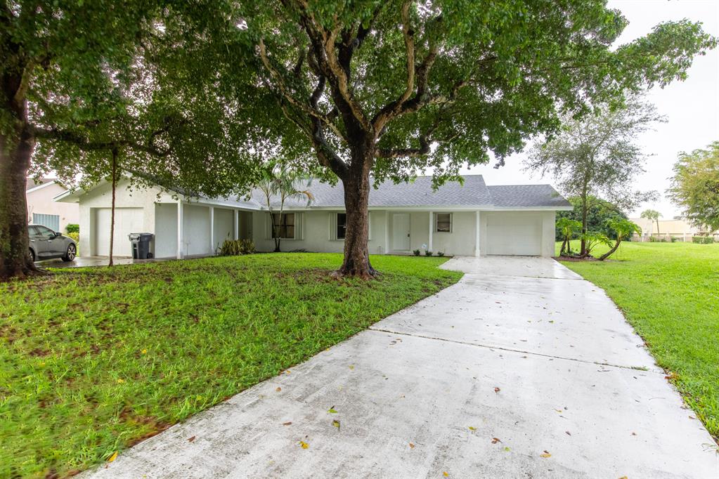 1558 Easthampton Circle