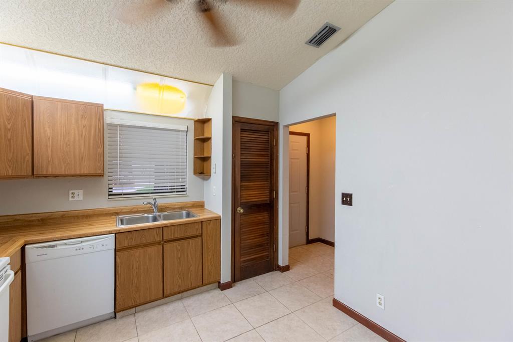 1558 Easthampton Circle