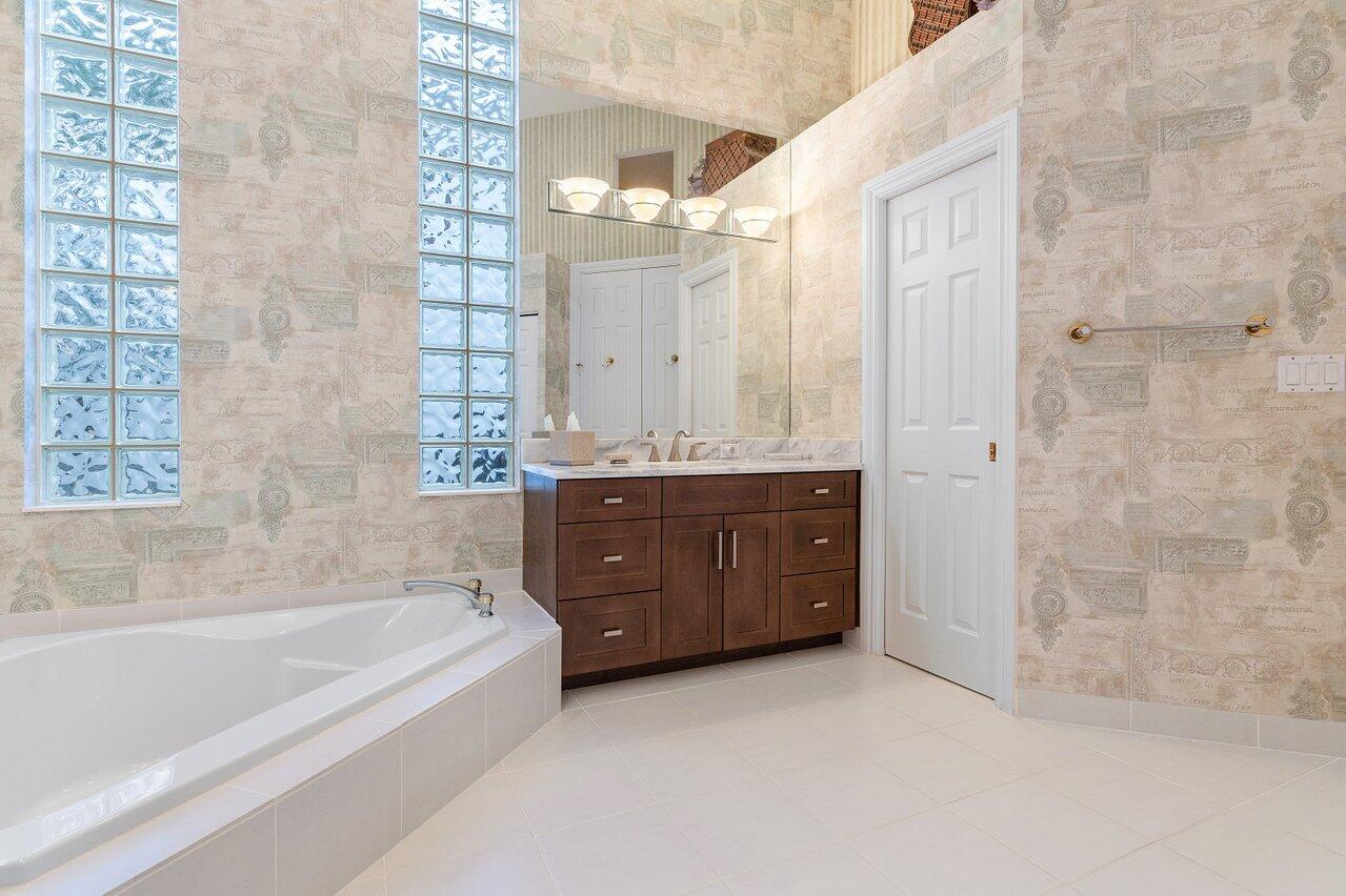 157 Orchid Cay Drive