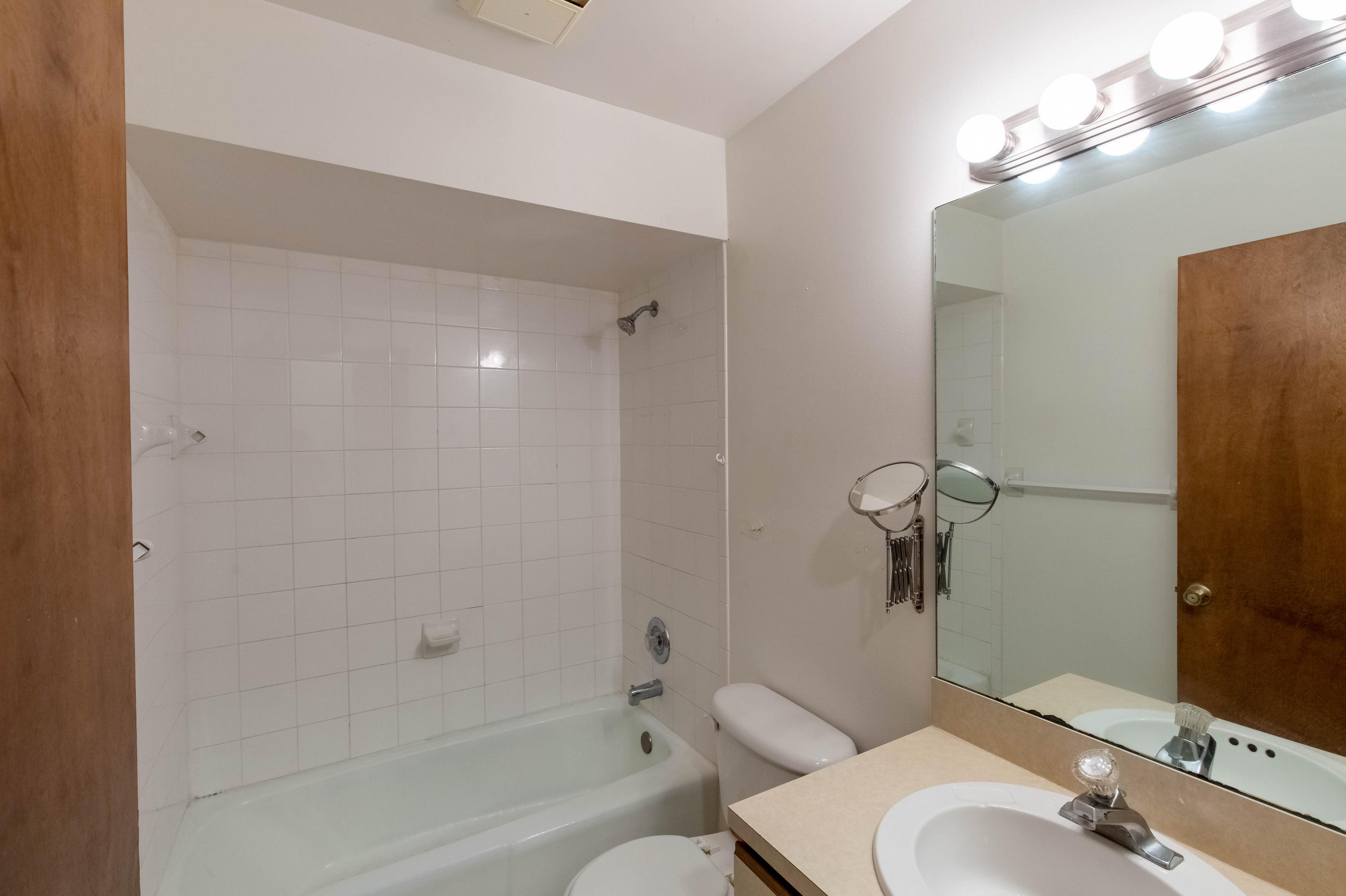 1558 Easthampton Circle