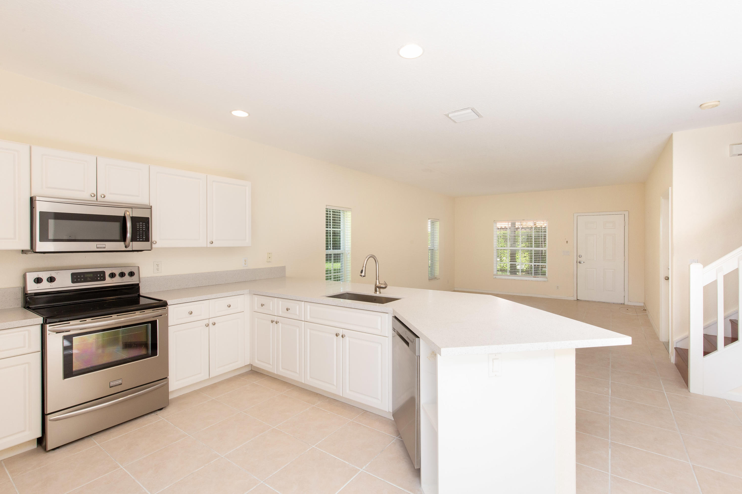 13513 Fountain View Boulevard 13513