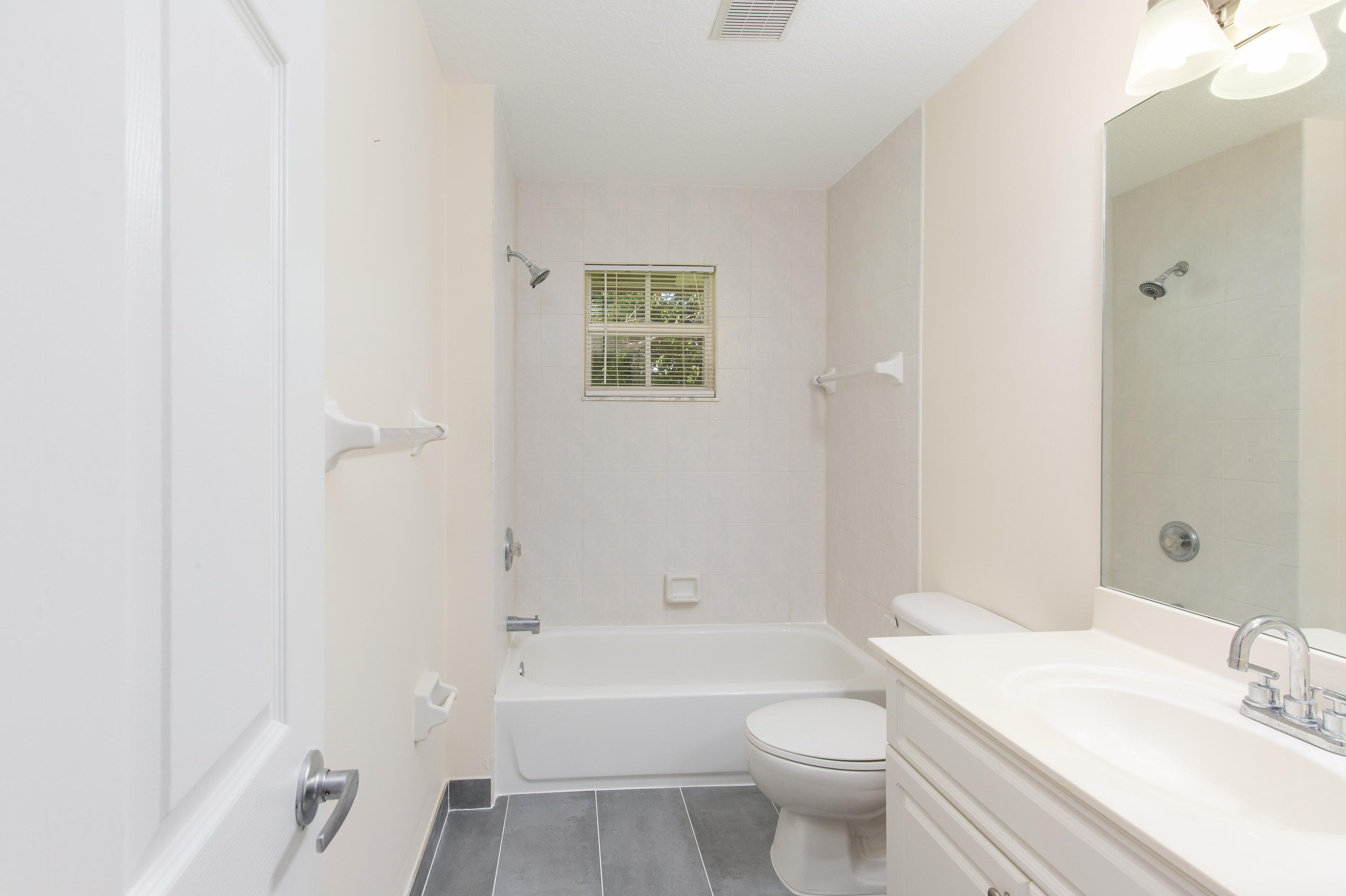 13513 Fountain View Boulevard 13513