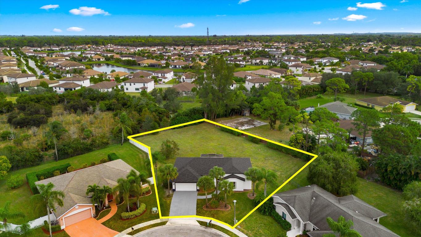 104 Greenwood Place, Royal Palm Beach