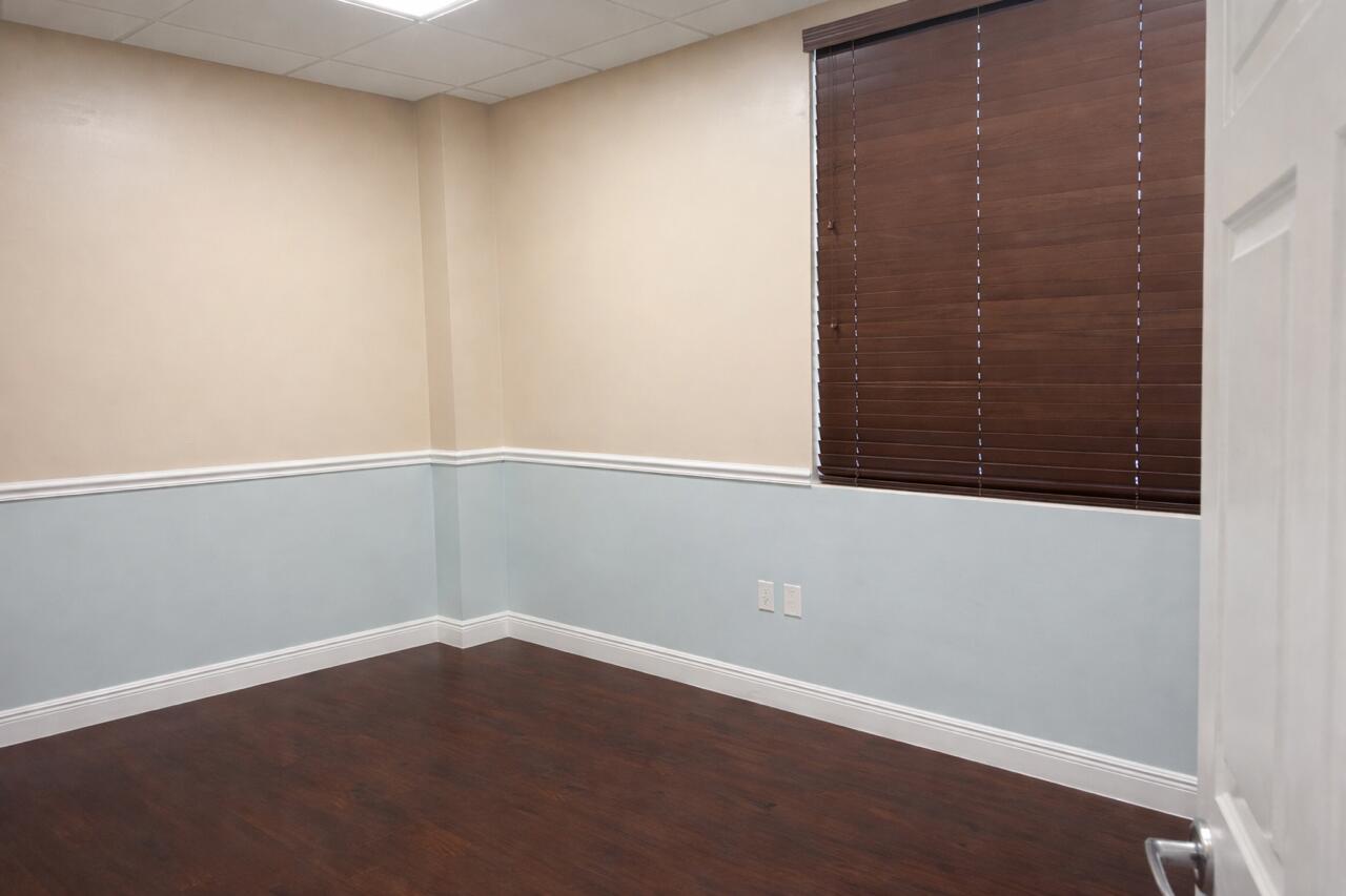 2585 S State Road 7 100