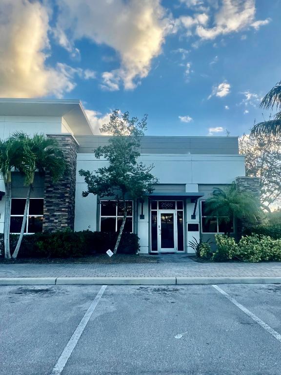 2585 S State Road 7 100